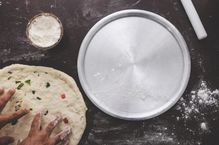 Plat deeg voor een zoutarme pizzabodem