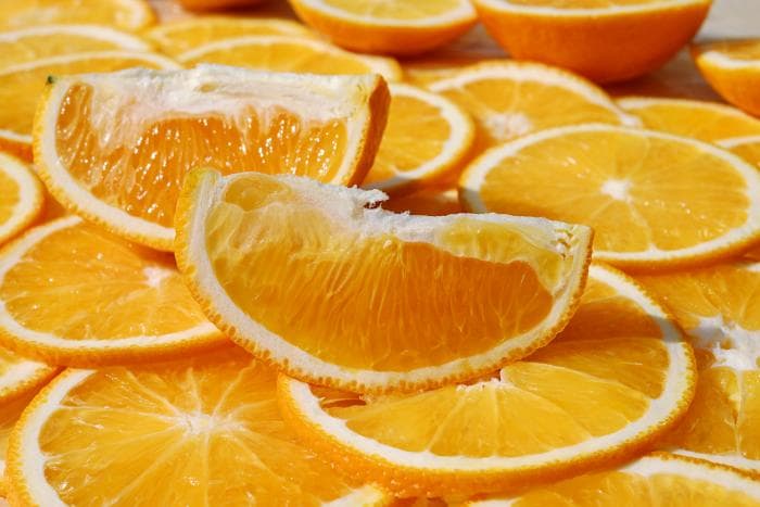 Sinaasappel voor een zoutarme kalkoekstoofschotel