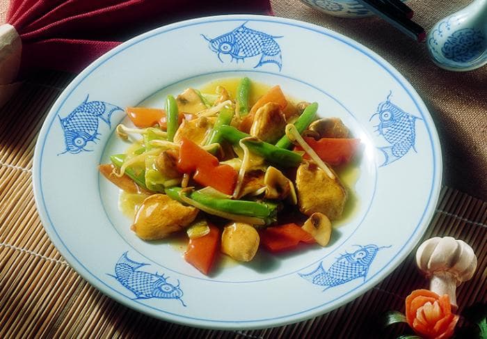 Zout- en kaliumarme Tjaptjoi op een bord