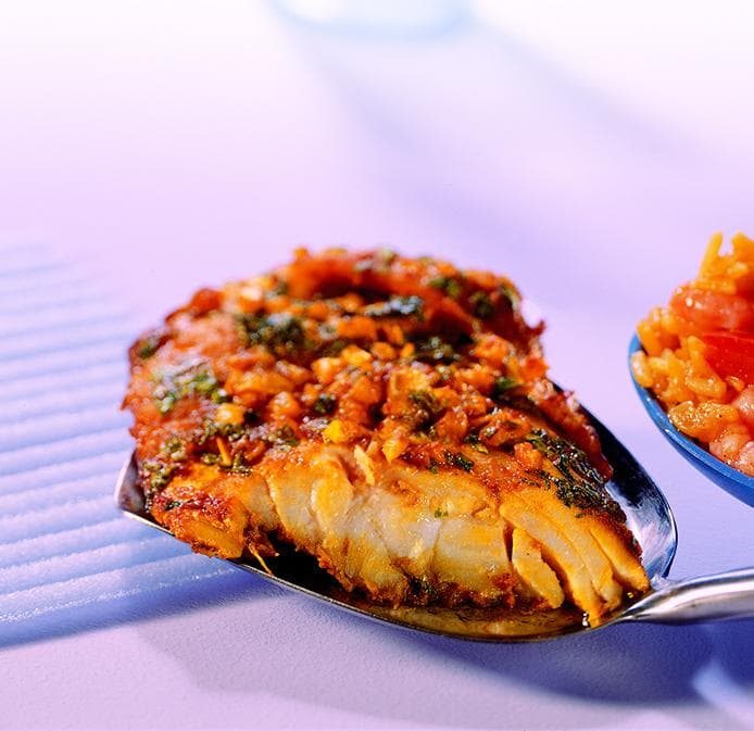 Gemarieerde vis met kruiden en venkel