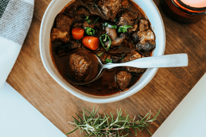 kom met zoutarme hachee