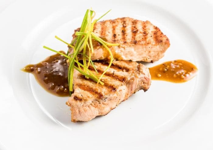 Zout- en kaliumarme kalkoenfilet op een bedje van groenten