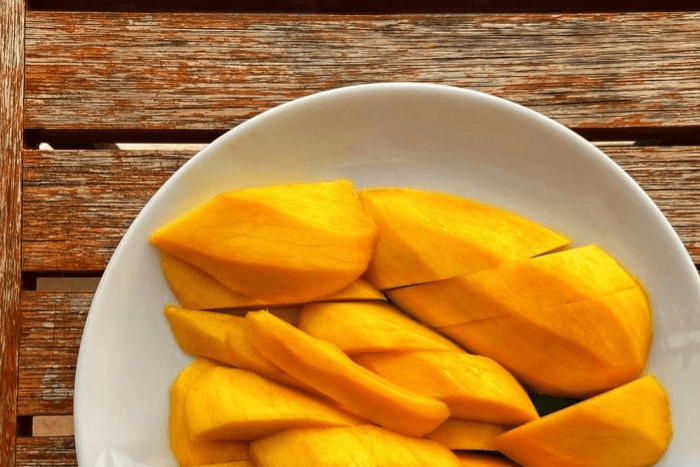 mango voor in een zoutarme pastasalade met kipfilet