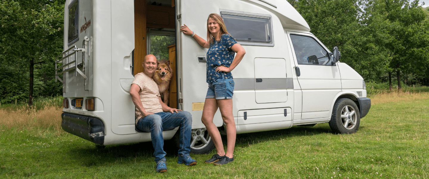 Floranke en Gideon voor hun camper