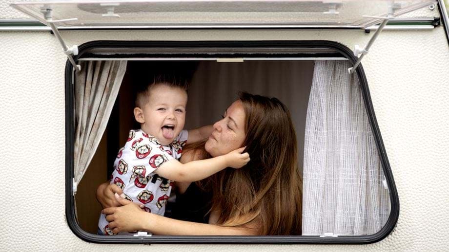 Wij moesten in een caravan