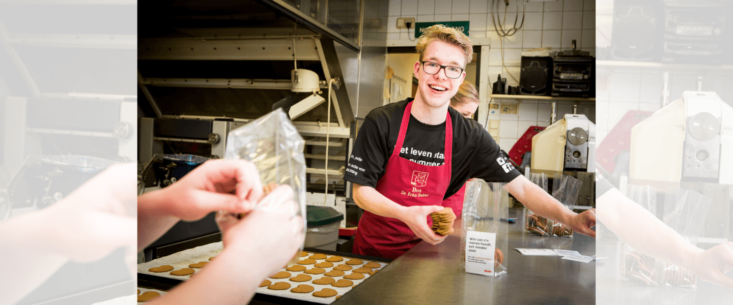 Jasper Schepers bakt koekjes om geld op te halen voor de Nierstichting