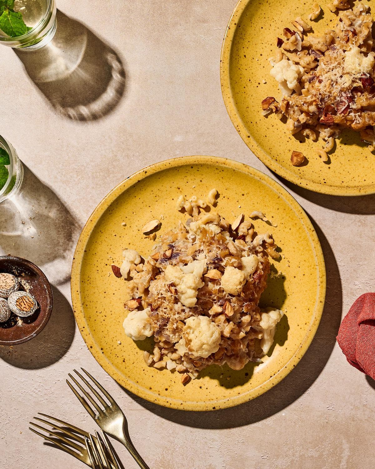 Gezonde Mac and cheese met bloemkool, volkoren macaroni en amandelen, een zoutarm recept van de Nierstichting