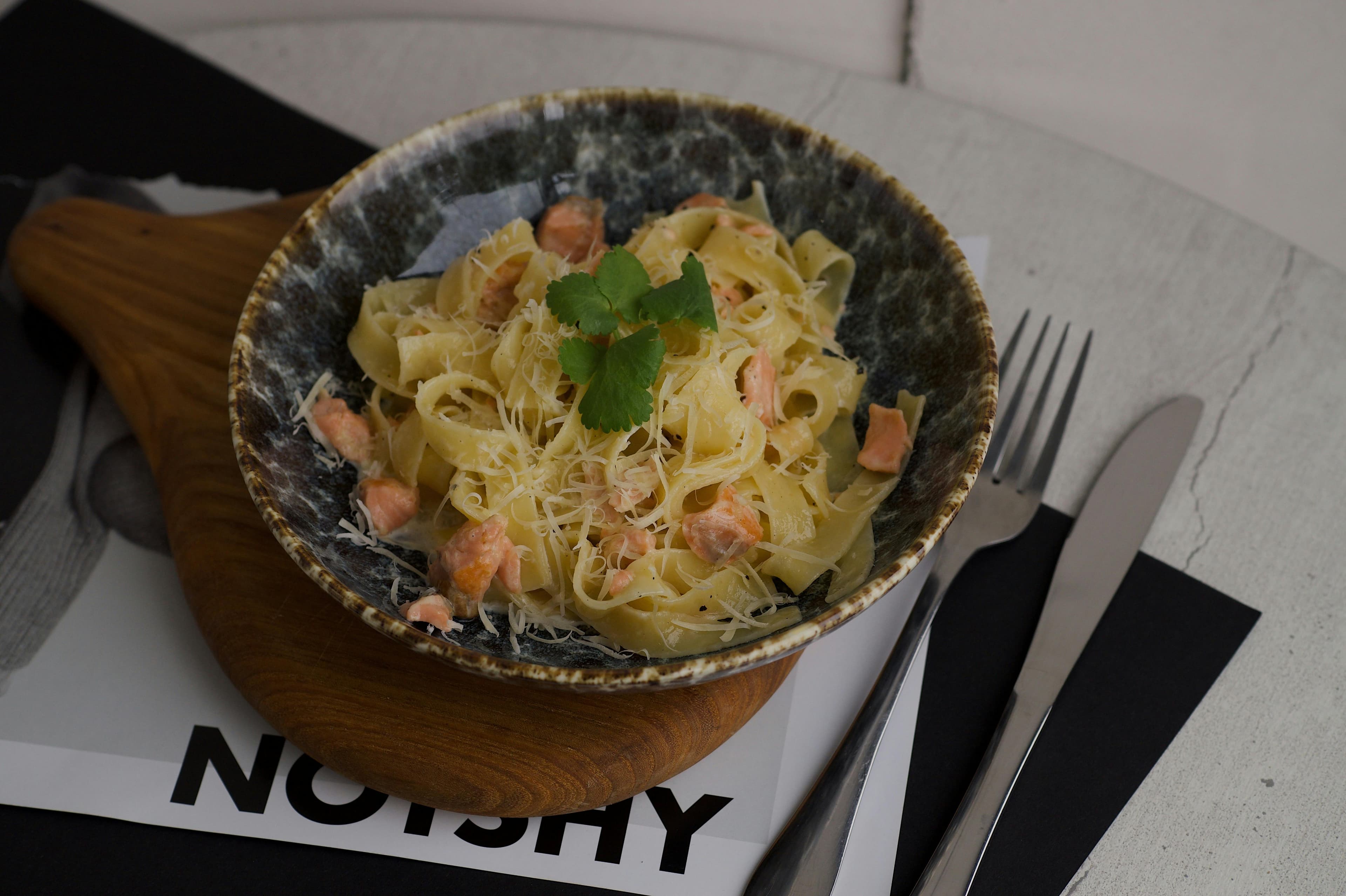 zoutarme zalm met tagliatelle en asperges
