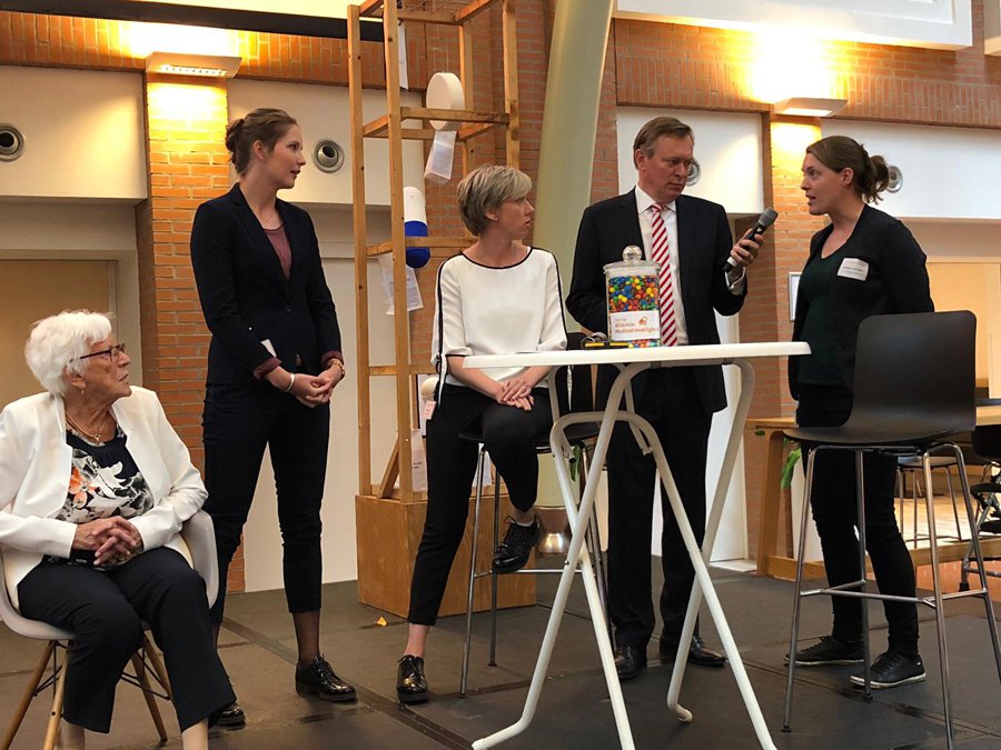 Minister Bruins (VWS) interviewt betrokkenen van de West-Friese LAB Pilot