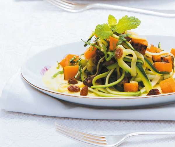 Bleomkool-kerriepuree met courgettespaghetti